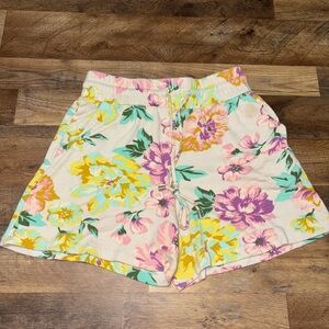Who What Wear Floral Patterned Shorts 💛💚